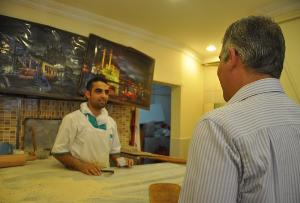 BAŞKAN ERGÜNEŞ PAZARİÇİ ESNAFIYLA BİRLİKTE