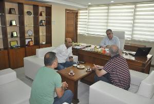 İLÇE BAŞKANIMIZ MİSAFİRLERİNİ MAKAMINDA AĞIRLADI.