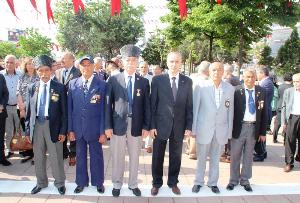 19 MAYIS ATATÜRK'Ü ANMA GENÇLİK VE SPOR BAYRAMI ÇELENK KOYMA TÖRENİ