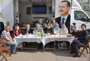 KADIN KOLLARI AK NOKTA ŞENLİĞİ DEVAM EDİYOR